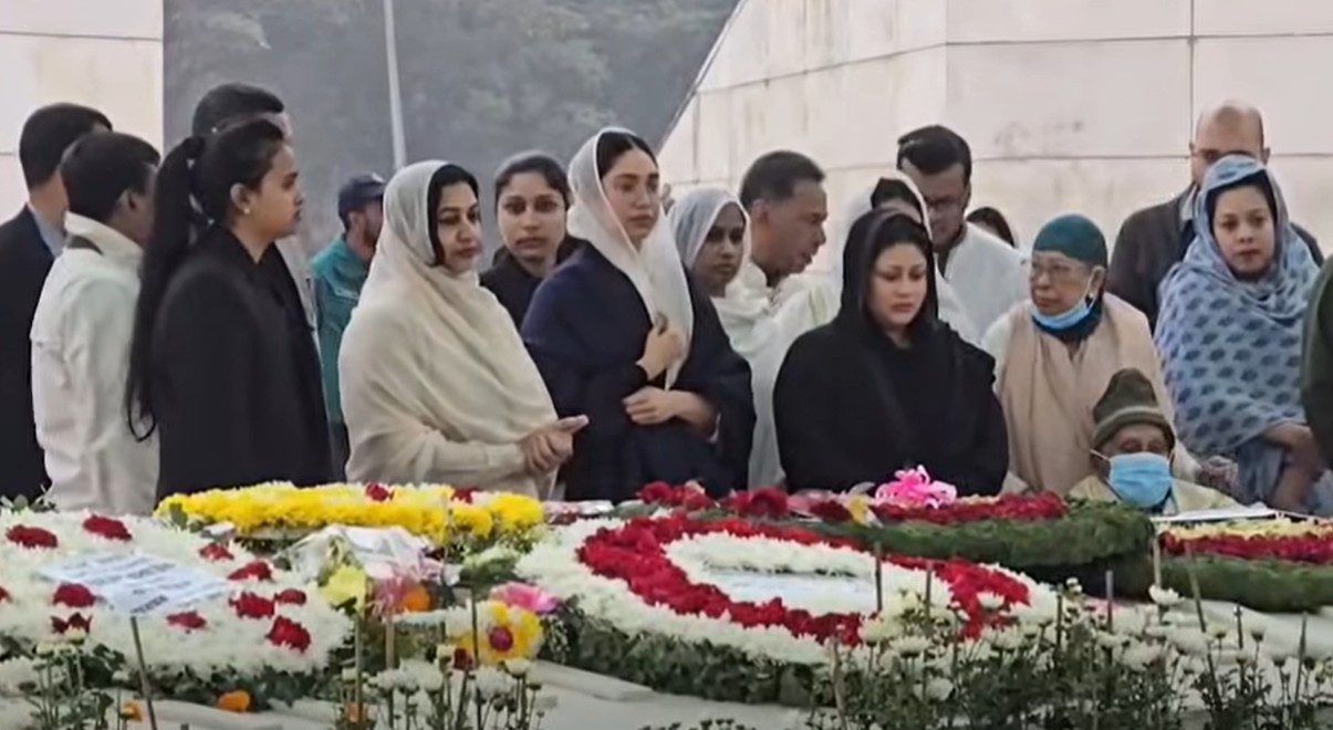 দাদির কবর জিয়ারত করলেন জাইমা রহমান